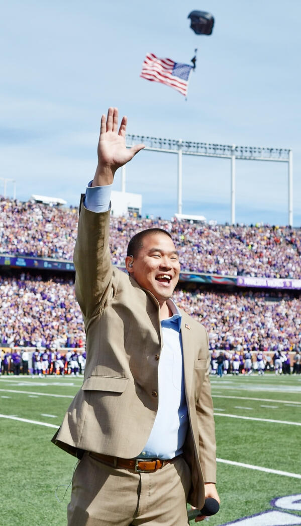 Mark J. Lindquist is a $50,000/hour Fortune 500 Motivational Speaker who has performed in 26 countries and all 50 states for over 4 million people throughout his career.